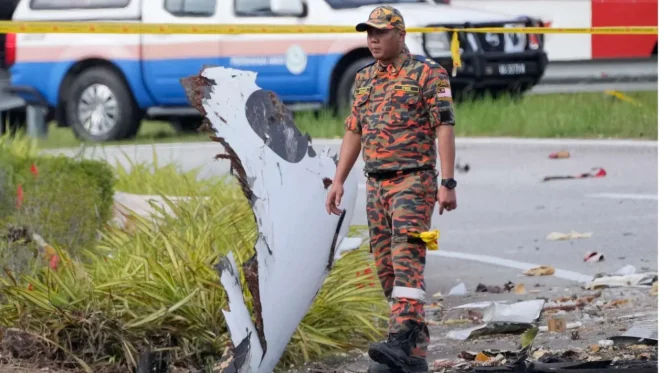
					Kecelakaan pesawat Malaysia tewaskan 10 orang