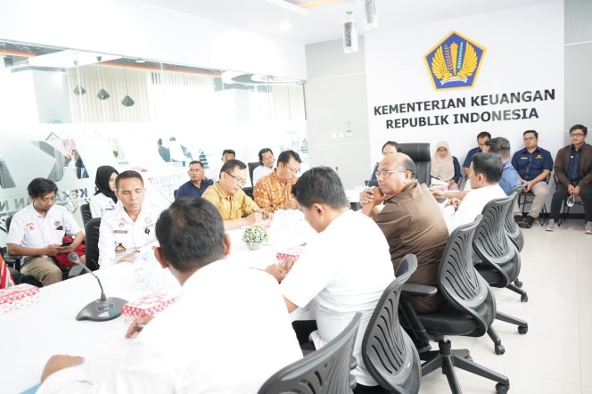 
 Kanwil Kemenkumham Malut Hadiri  Rapat Tim Asistensi Daerah pembahasan penyelesaian Aset Bekas Milik Asing / Tionghoa ( ABMA/T) di Kabupaten Halmahera Selatan 