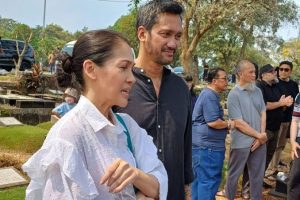 Ibu tora sudiro meninggal