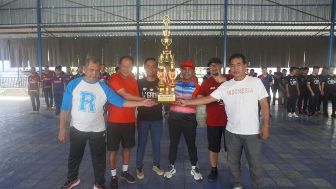 
					Kakanwil Kemenkumham Sulawesi Barat, Parlindungan saat pembukaan turnamen Futsal (dok. istimewa)