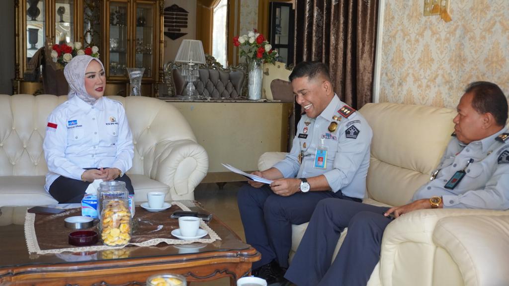 Kakanwil Kemenkumham Sulawesi Barat, Parlindungan saat bertemu dengan ketua DPRD Sulawesi Barat (dok. Istimewa)