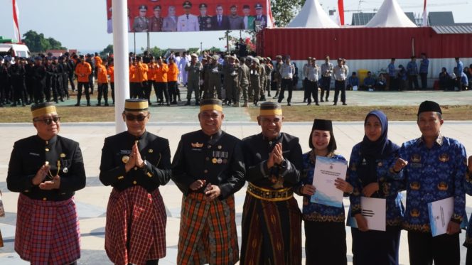 
 Kanwil Kemenkumham Sulawesi Barat serahkan Remisi Umum kepada ratusan Napi di HUT ke-78 RI (dok. istimewa)
