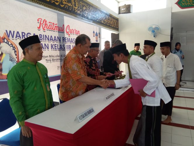 
 Kanwil Kemenkumham Sulawesi Barat dan Wargan Binaan laksanakan Khataman Al Qur'an (dok. istimewa)