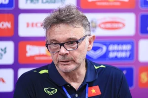 Pelatih Timnas Vietnam, Philippe Troussier (thetaovanhoa.vn)
