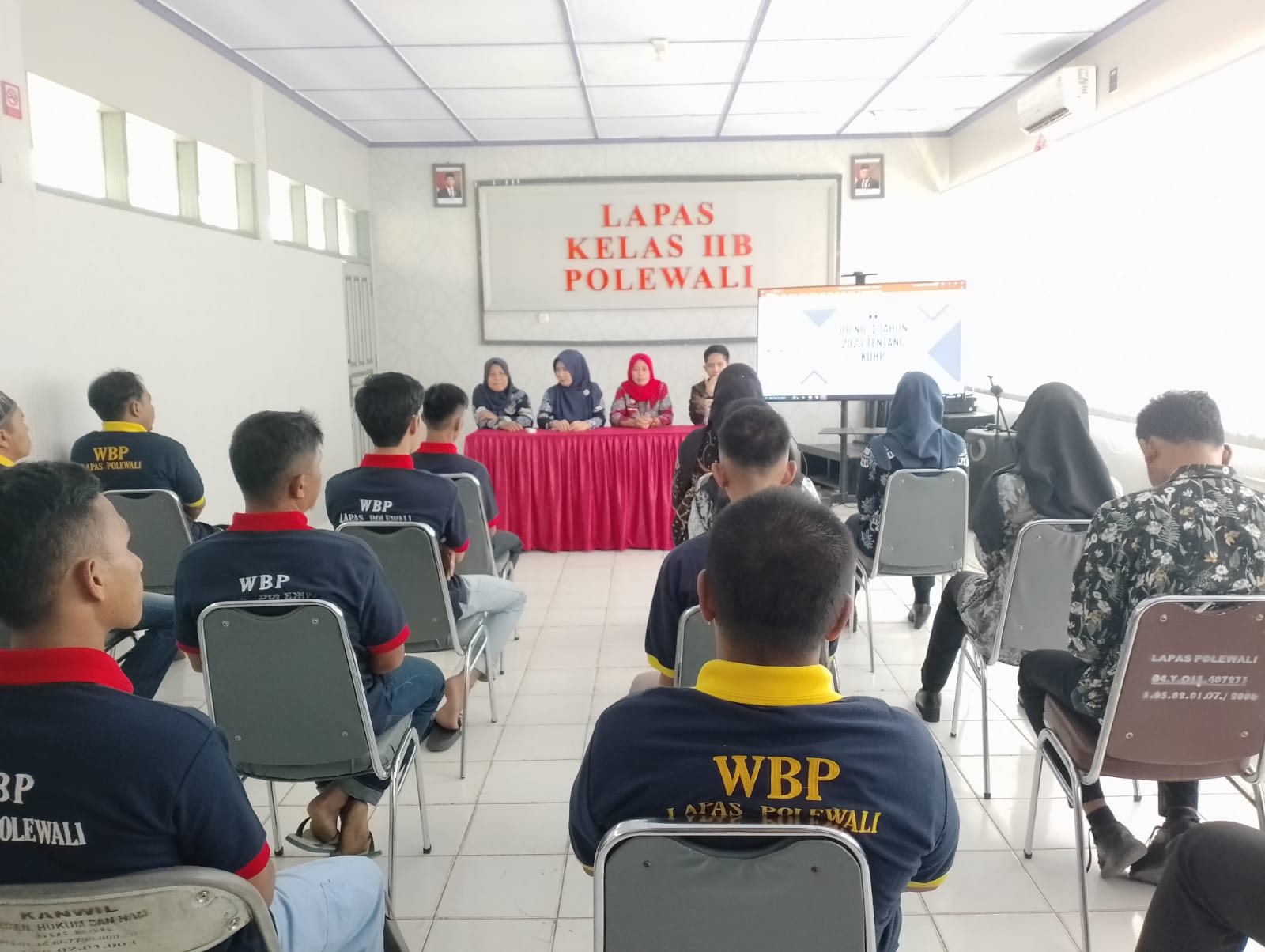 enyuluh Hukum Kantor Wilayah Kementerian Hukum dan HAM Sulawesi Barat melaksanakan penyuluhan hukum sosialisasi KUHP (dok. istimewa)