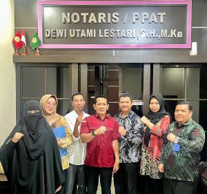 Kadiv Administrasi Kemenkumham Maluku Utara lakukan pemeriksaan kepada notaris (dok. istimewa)