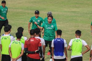 Pelatih Bima Sakti bersama skuat Timnas U-17 (dok. pssi.org)
