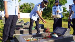 Upacara tabur bunga kanwil Kemenkumham Sulbar 2 Upacara tabur bunga oleh Kanwil Kemenkumham Sulbar di TMP Patidi (dok. Istimewa)