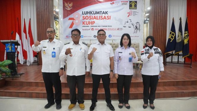 
					Lakukan Penyuluhan Hukum Serentak, Kakanwil Kemenkumham Sulawesi Barat Harap Masyarakat Ketahui Perkembangan Hukum