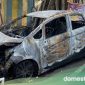 Honda Jazz terbakar di Malang setelah menabrak kios eceran bensin (dok. domestik.co.id)