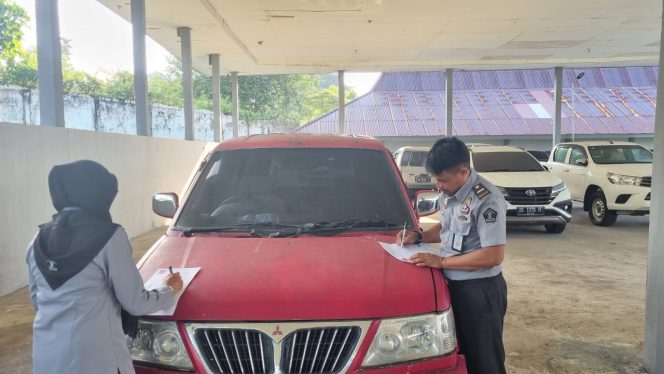 
 Petugas Rupbasan Ternate lakukan opname fisik (dok. istimewa)
